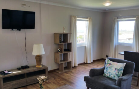 Giraffe-Flatlet-Livingroom-1-k