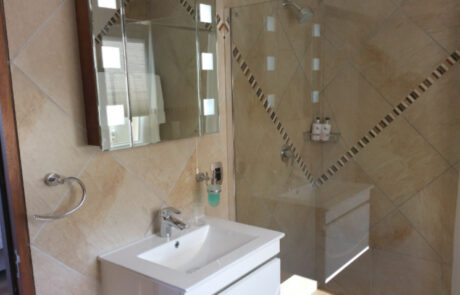 Rhino-Bath-Room-1-k